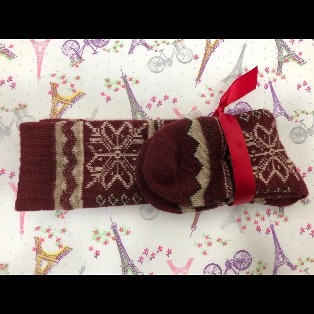 Muk Luks” Crew Socks